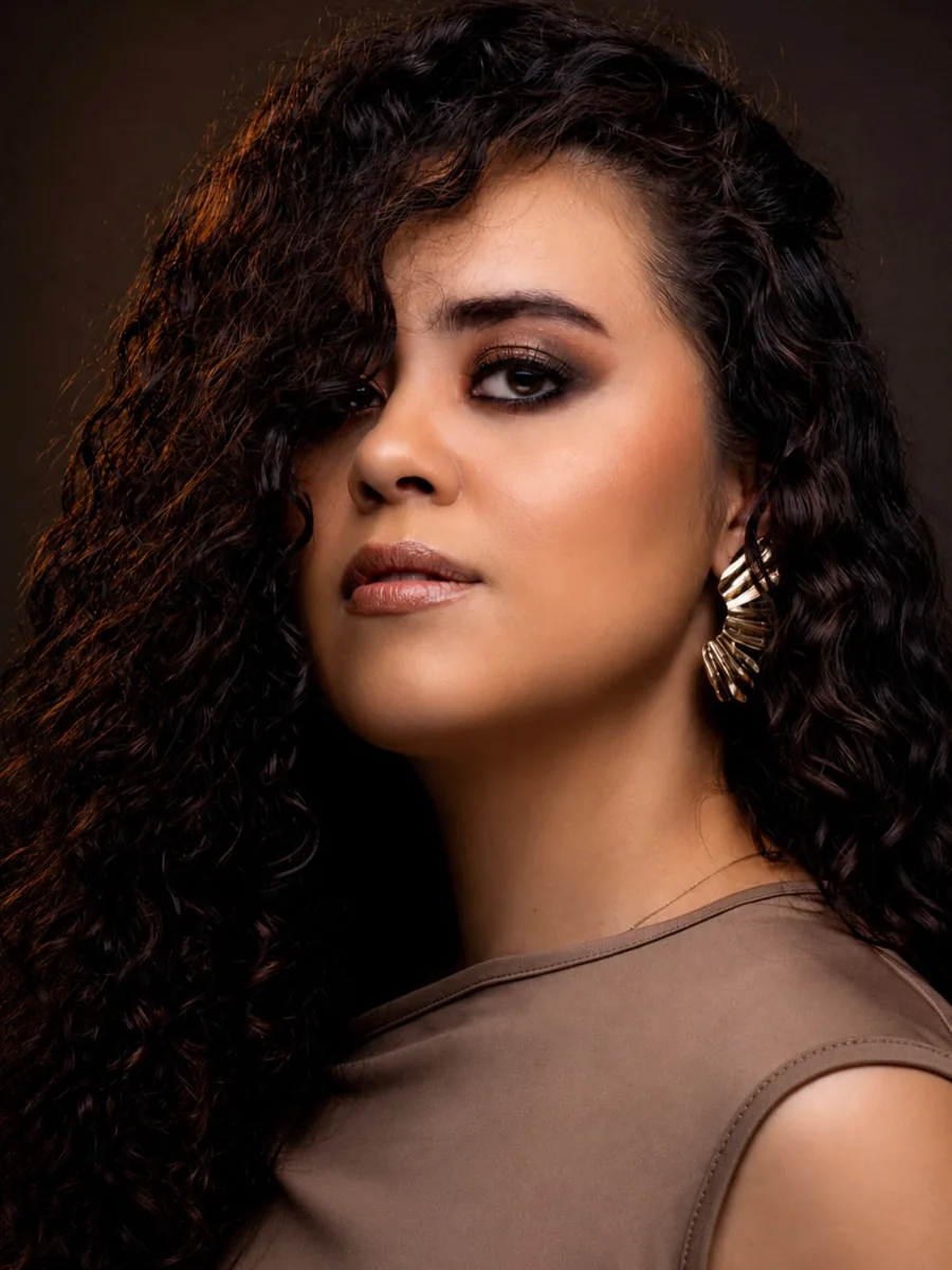 Retrato con maquillaje profesional de Tobías Studio